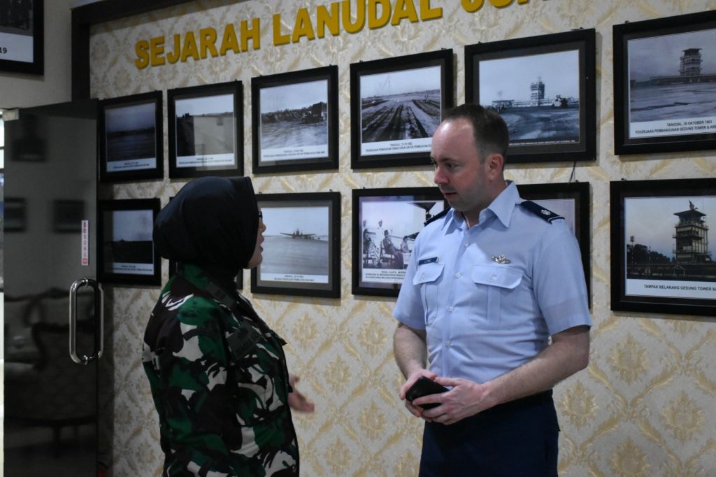 Kunjungan delegasi dari  U.S.A.F Air War College di Museum Penerbangan TNl Angkatan Laut