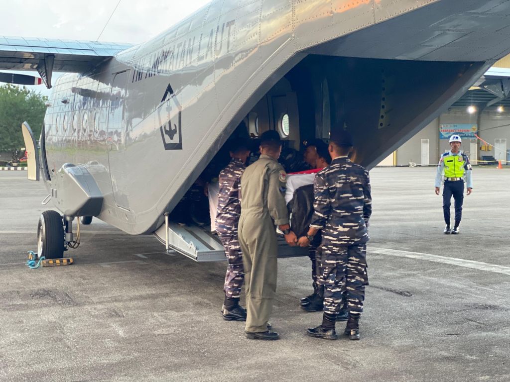 Evakuasi Jenazah anggota Posal Subi, Pangkalan TNL AL (Lanal) Ranai, Alm. Serda Bah Robertus Bellamirnus