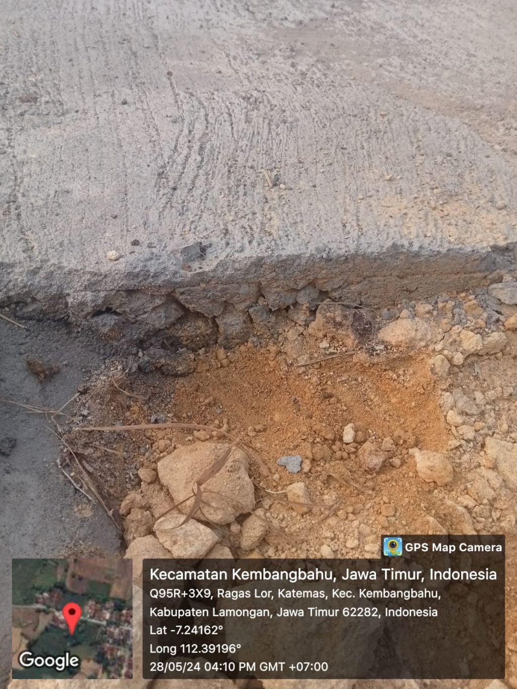 Proyek rabat beton yang berada di Dusun Ragas Elor, Desa Katemas