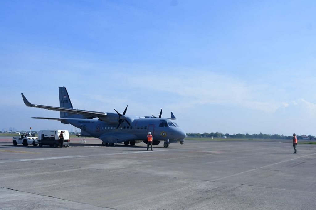 Dua Pesawat udara (Pesud) CN 235