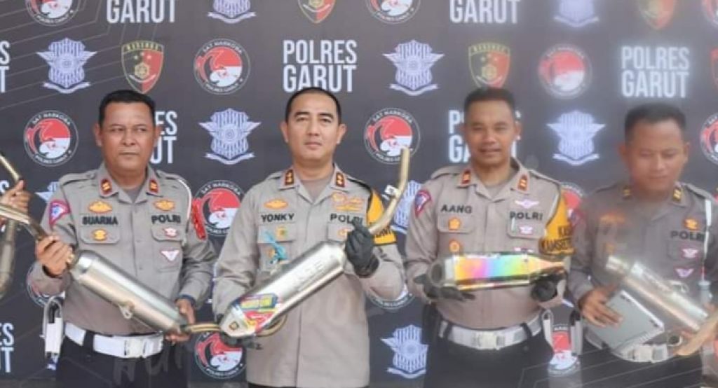 AKBP Rohman Yonky Dilatha memimpin kegiatan press release terkait penindakan knalpot