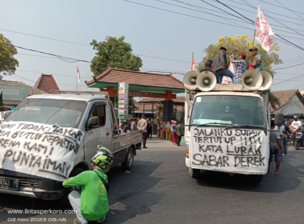 Demo warga Desa Kemangsen