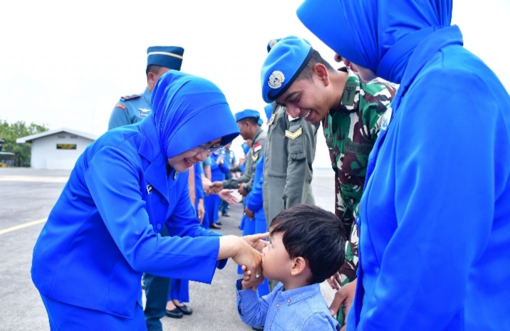 Laksda TNl Sisyani Jaffar melepas keberangkatan Helikopter Panther AS 565 MBe HS1305