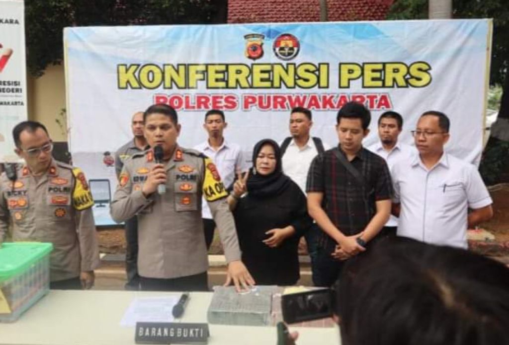 Kapolres Purwakarta memimpin rilis kasus dugaan korupsi
