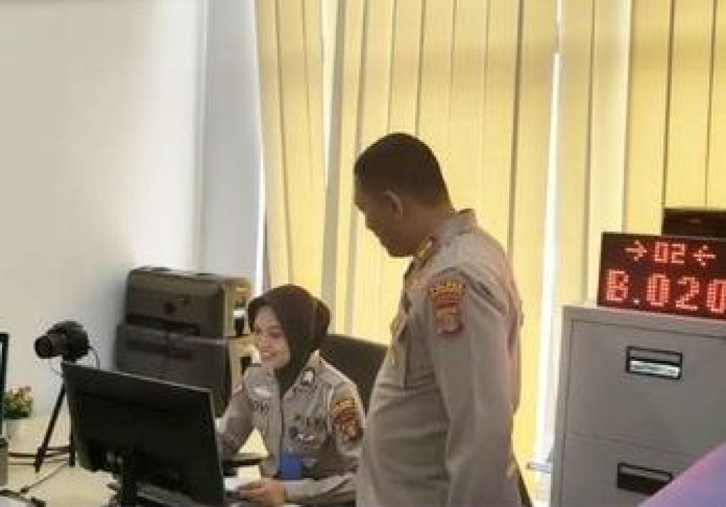 AKBP Hari Rosena melakukan pengecekan sarana dan prasarana pada tempat pelayanan publik