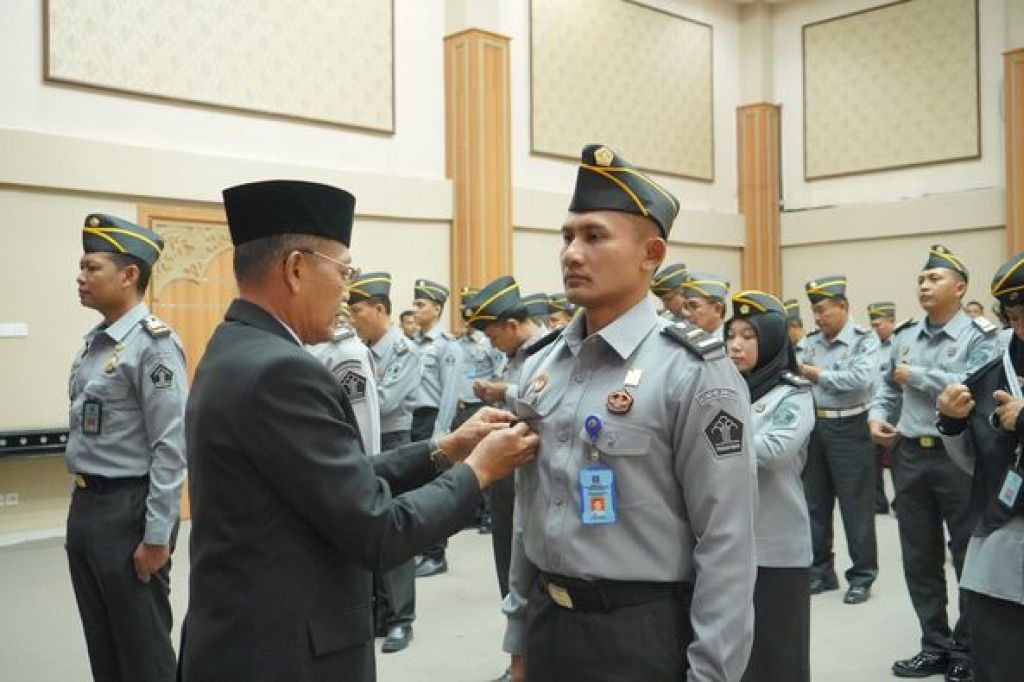 37 pejabat struktural yang dilantik dan diambil sumpahnya 