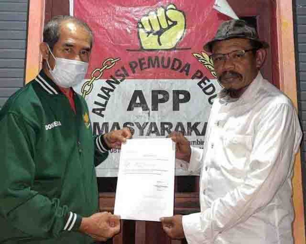 Bambang Hariyono menyerahkan Surat Kuasa kepada Ketua APPM 