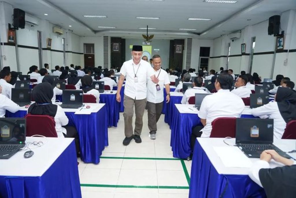 Pj Bupati Bangkalan meninjau pelaksanaan ujian P3K