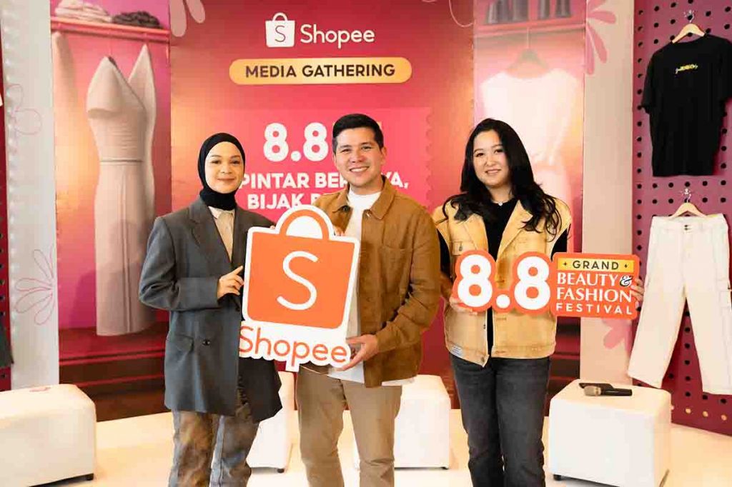 Media Gathering Shopee 8.8 Grand Beauty & Fashion Festival - Pintar Bergaya Bijak Belanja bersama Tantri Namirah & Haykal Kamil, Pasangan Selebriti dan Konten Kreator serta Dian Fiona, Co-Founder JINISO