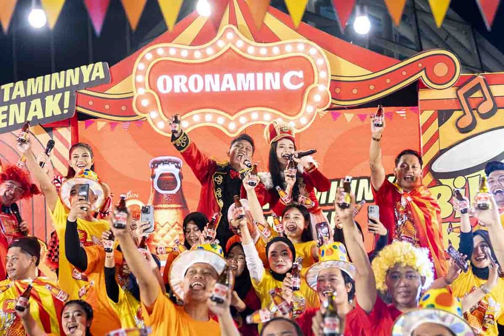 Denny Caknan bersama Bella Bonita dalam acara Meet & Great