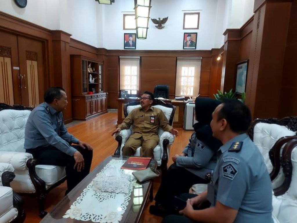 Kanwil Kemenkumham Jatim audiensi dengan Asisten 1 Gubernur Jatim