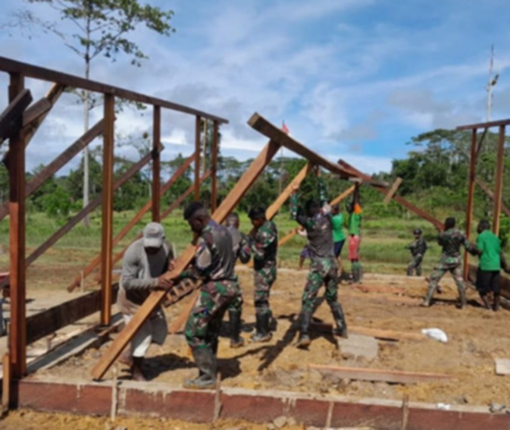 Karya bhakti pembangunan balai kampung Merok