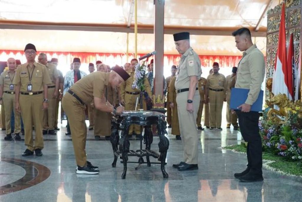 Arief M. Edie melantik dan mengambil sumpah jabatan dan tenaga fungsional ahli pertama