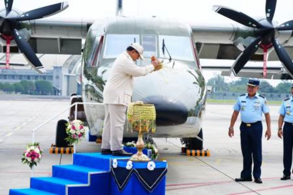 Penyerahan Alutsista TNI jenis pesawat terbang NC-212i