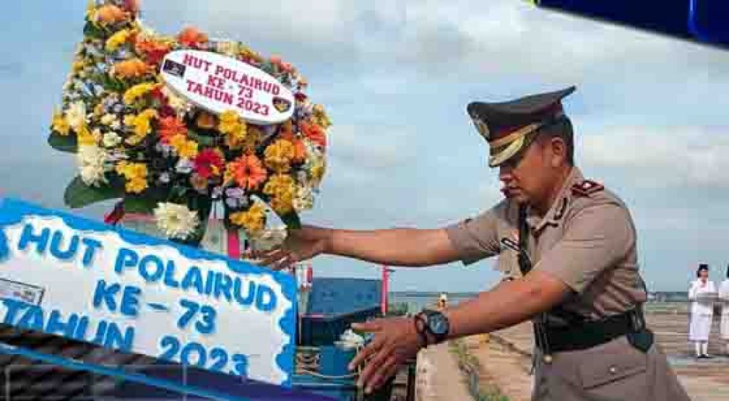 Upacara tabur bunga dalam rangka HUT Polairud ke 73