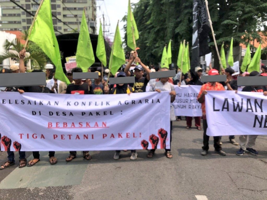 Ratusan warga Desa Pakel bersama TeKAD GARUDA demo di Pengadilan Tinggi Surabata
